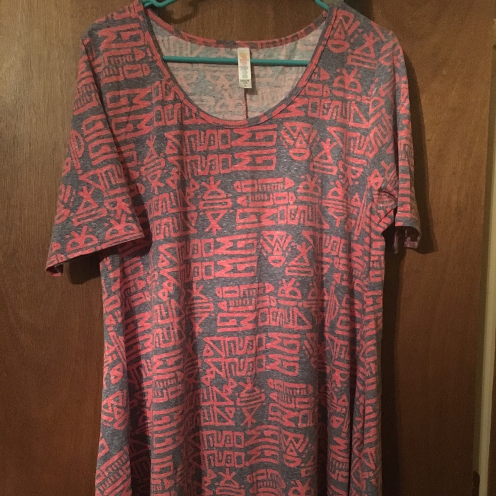 Lularoe Perfect Tee, EUC blue and red geo print